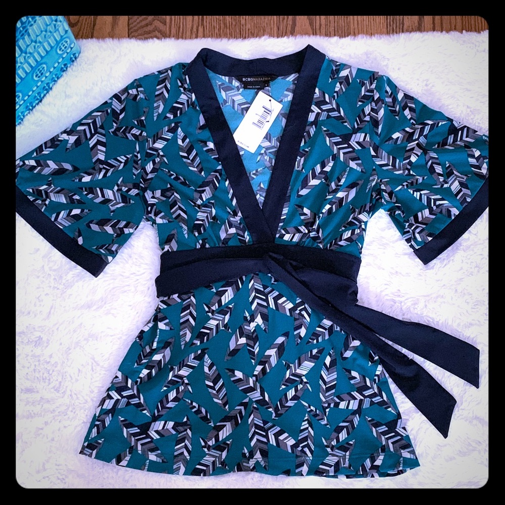 BGBG Kimono style shirt with tie.